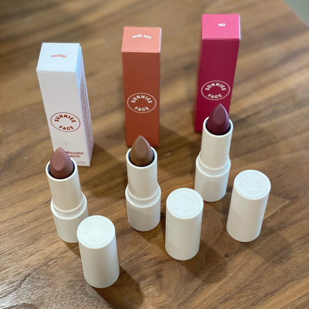 Sunnies Face Fluffmate lipstick colors:
Nudist
Milk Tea
143